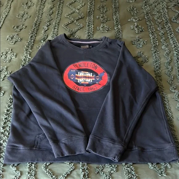 Pendleton Graphic sweatshirt with Red and Black Design - Picture 4 of 5